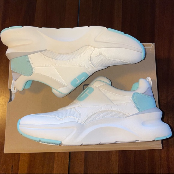 UGG Shoes! New in box! - Picture 6 of 9